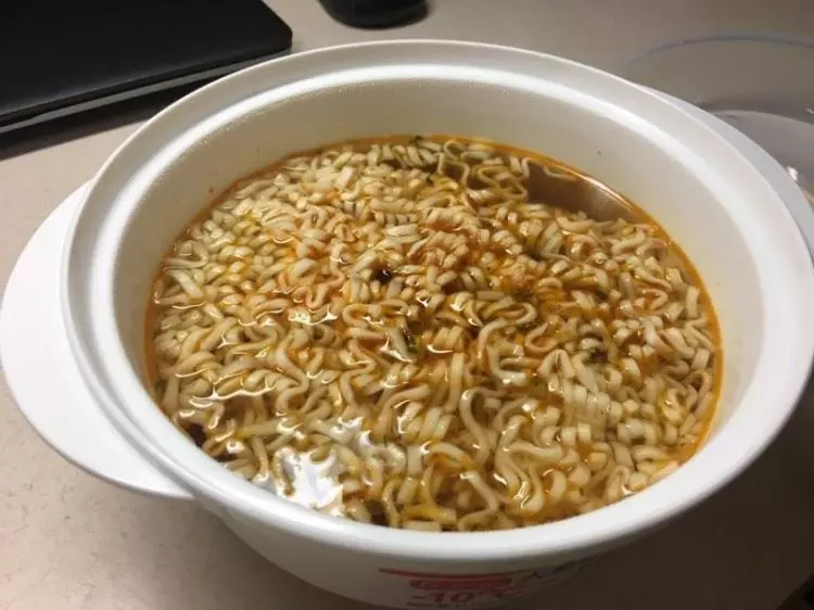 吃了2X年才知道...維力炸醬麵「隱藏版吃法」有夠猛 網友試過激推:神好吃