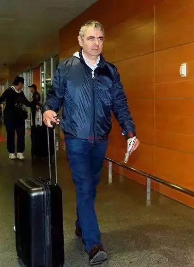 明明可以靠才華吃飯,他卻演了一輩子傻子逗笑全世界!