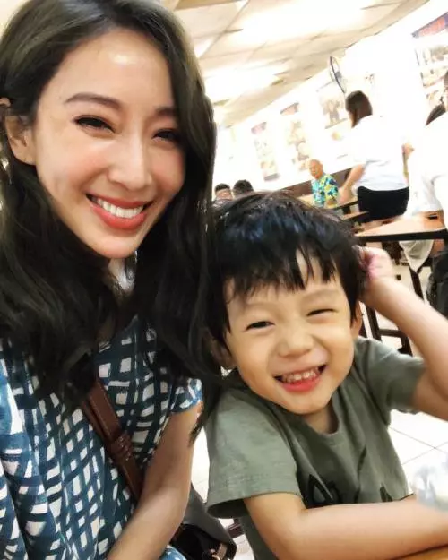 隋棠兒子手滑「餅乾掉地上」秒變苦瓜臉!她淡定微笑「一句話秒點醒」網友推爆:最棒機會教育
