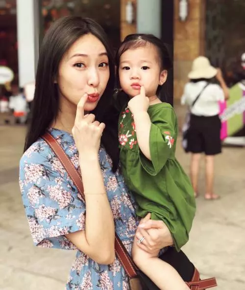 隋棠兒子手滑「餅乾掉地上」秒變苦瓜臉!她淡定微笑「一句話秒點醒」網友推爆:最棒機會教育