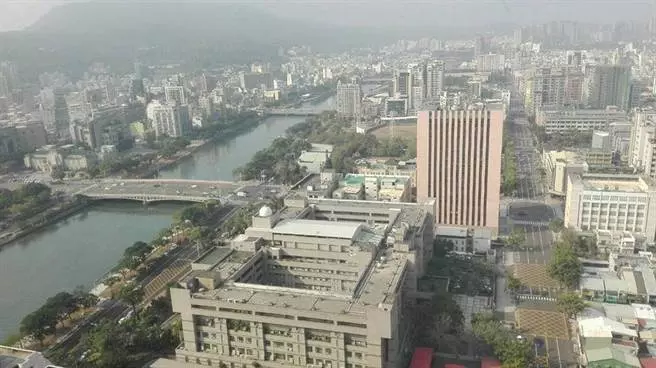 兌現承諾李來希揪團高雄看房 曝房價3年內會漲