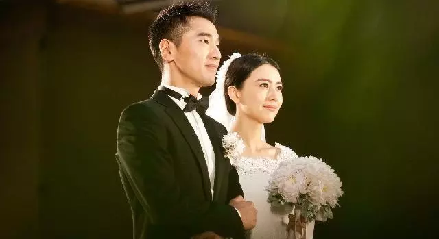 在一段成功的感情里,聰明的女人一般不會主動聯繫男人!
