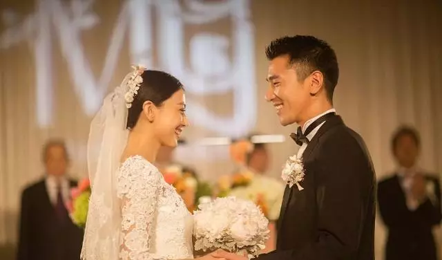 在一段成功的感情里,聰明的女人一般不會主動聯繫男人!