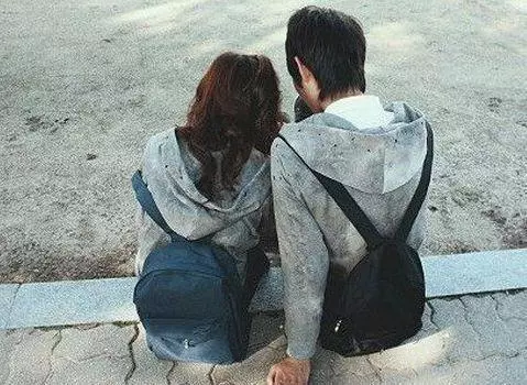 我請假去參加姐姐婚禮,賓客中看到一個人,我堅持要姐姐取消婚禮