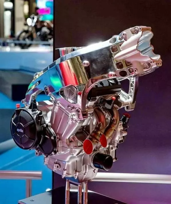 阿普利亞推出600cc仿賽車型,外觀犀利動力十足,只因競爭日系!