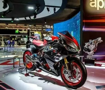 阿普利亞推出600cc仿賽車型,外觀犀利動力十足,只因競爭日系!