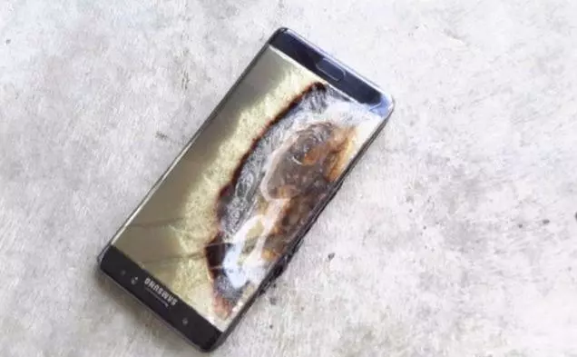 闢謠:手機一邊玩一邊充電到底有危險沒有