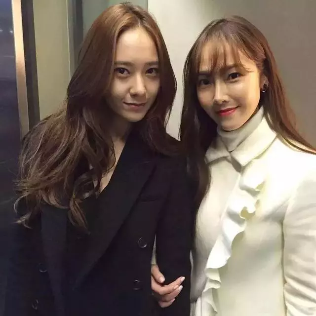 拋棄鄭秀晶和別的女演員組CP？！這兩人同框出鏡秀恩愛 驚呆網友