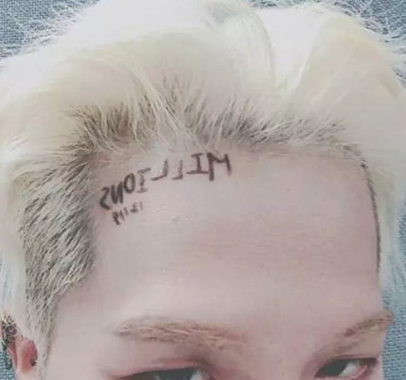 Jennie最後一次公開打榜，穩拿第一！和宋旻浩一起合影紀念