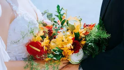 婆婆,你不講理就算了,還慫恿老公打我,我一拳反擊,老公暈倒