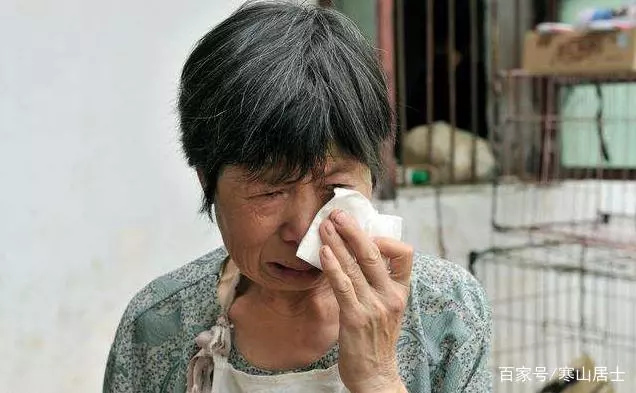 3歲女兒走失半月未歸,6歲男孩說了句悄悄話,媽媽帶著婆婆去報警