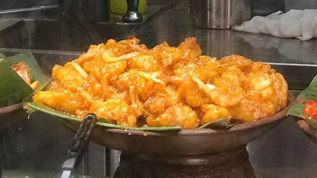 大馬男子吐槽最貴一餐!一碟巴東飯賣RM59「即便是遊客,也不至於這麼貴吧!」