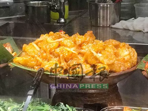 大馬男子吐槽最貴一餐!一碟巴東飯賣RM59「即便是遊客,也不至於這麼貴吧!」
