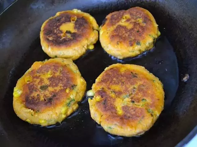 如何把玉米煮的又香又甜?吃剩的玉米要怎樣煮?來教你幾款玉米做法!!