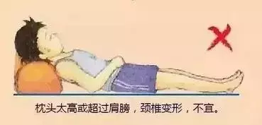 原來枕頭不能這樣用,許多人都枕錯了