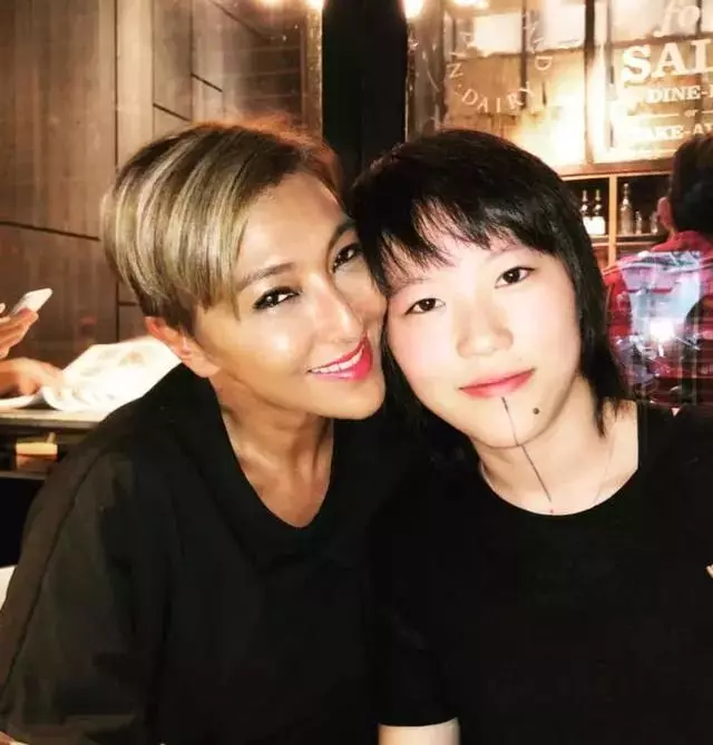 張智霖是她表弟,四大影帝是她好友,火鍋店開業驚動大半個娛樂圈!