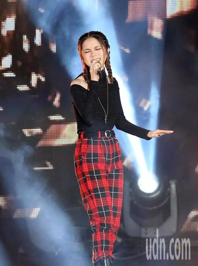 還以為跨年!新北耶誕城演唱會「擠爆20萬人」嗨翻 深夜「散場後一幕」民眾全看傻:太驚訝了