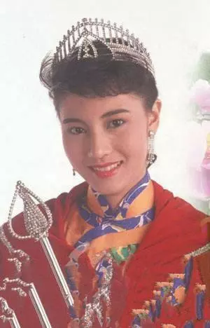 看了30年前的李嘉欣,再看今48歲的她,網友:被歲月遺忘的美人!