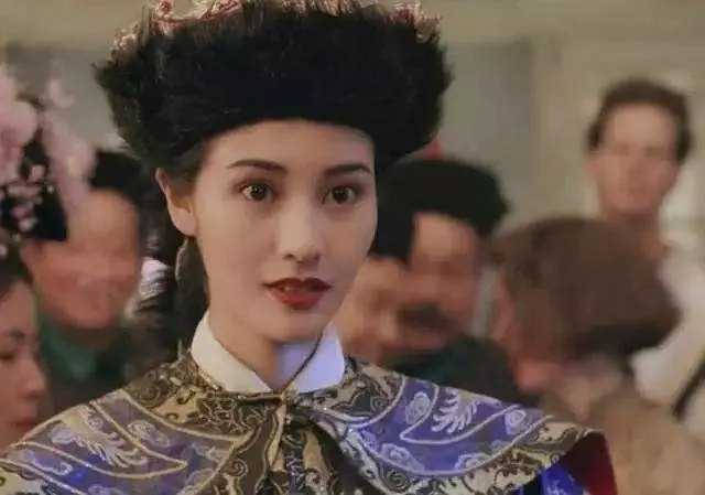 看了30年前的李嘉欣,再看今48歲的她,網友:被歲月遺忘的美人!