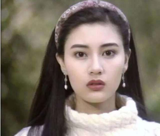 看了30年前的李嘉欣,再看今48歲的她,網友:被歲月遺忘的美人!