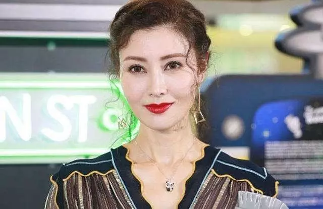 看了30年前的李嘉欣,再看今48歲的她,網友:被歲月遺忘的美人!
