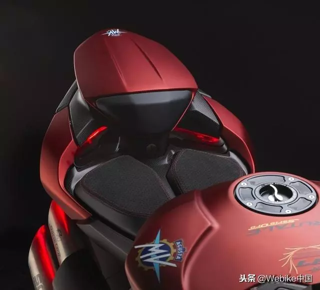 米蘭車展票選最美車款奧古斯塔「BRUTALE1000 Serie Oro」