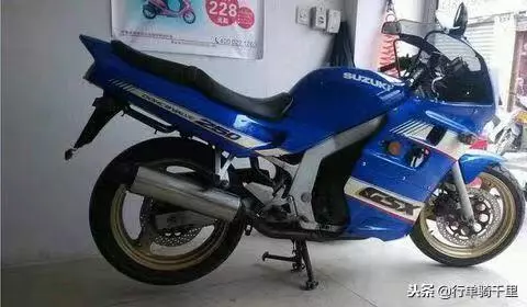 九十年代的國產摩托跑車——輕騎鈴木征服者GSX250R
