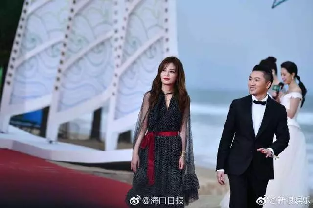 趙薇蘇有朋合體亮相,網友:瘦下來的趙薇看起來像24歲