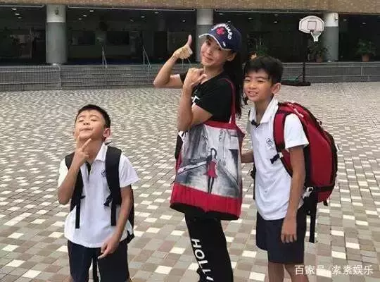 張柏芝真的生了第三胎! 「小王子」已滿月,她曬了張四人「合影」