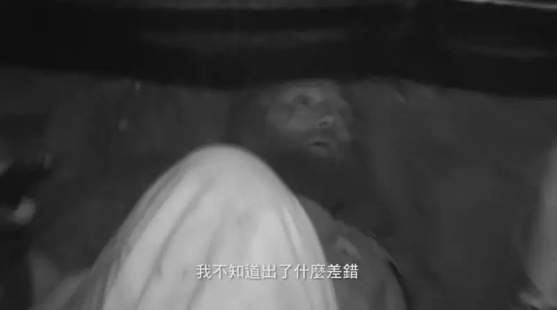 獵人深山尋找大腳怪卻「被加進上帝的黑名單」 半夜山林老嫗扭曲歪嘴笑:到我這兒…