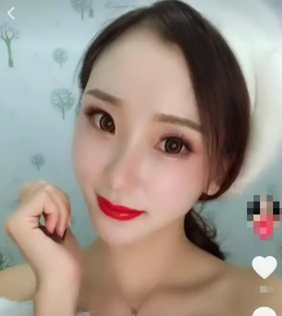 快遞妹拚命工作曬紅臉被嫌 怒施展「妖.術級化妝技巧」正到前任都想求復合