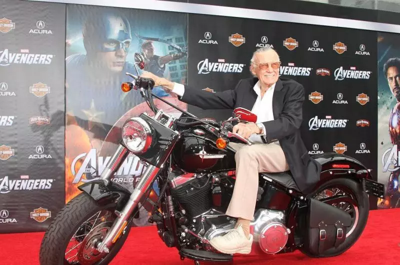 漫威之父Stan Lee「轉行到天堂畫畫」 所有英雄IG洗版發文:沒有你就沒有現在的我們!