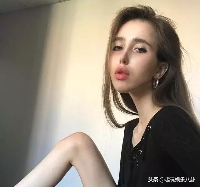俄羅斯女孩減肥至30kg,大腿比平常人胳膊還細,風大都不敢出門