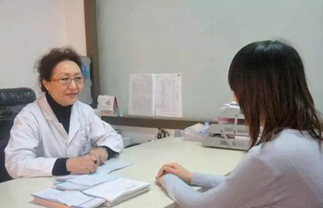 新婚夜過後,丈夫捂著肚子打滾,檢查結果一出,妻子跪求醫生保密
