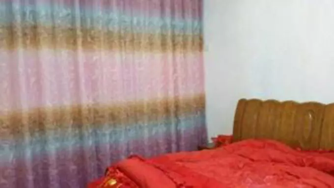 兒子車禍昏迷後兒媳懷孕,婆婆去照顧,進屋嫌悶,一拉窗簾,蒙了