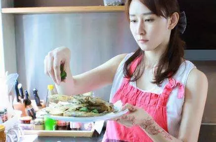 舅媽故意介紹絕育女給他,結婚2年,他上門感謝舅媽,舅媽臉青了