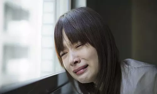 老公去世一月發現懷孕,打給婆婆報喜忘掛電話,聽見對話蒙了
