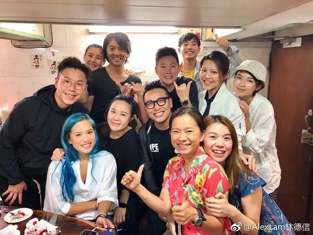 鄭伊健45歲老婆罕見露面被嫌老,看了24歲的蒙嘉慧,你才明白為什麼鄭伊健會放棄雙琪獨寵她!