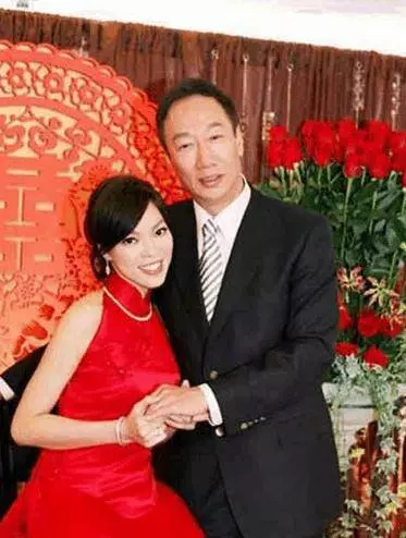 她打敗林志玲嫁入豪門,6年生3娃!原來是因為「這點」讓郭董選擇了她... -