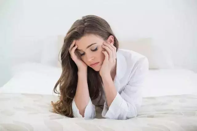 晚上入睡困難,半夜總是醒?一招教你破解,一個穴位堪稱「天然安眠藥」