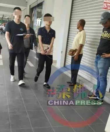 小車禍大衝突, 60大漢圍毆3人 !