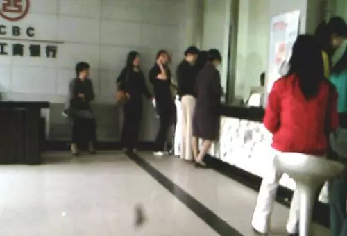 婆婆說懷孕了獎勵十萬,看到餘額時傻眼了,我選擇離婚