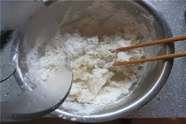 分享皮薄如紙全燙麵韭菜餅的做法關鍵還不露餡,放涼了也不硬