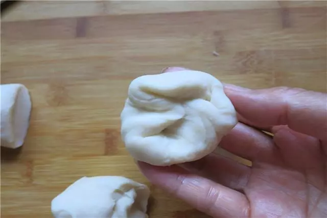 分享皮薄如紙全燙麵韭菜餅的做法關鍵還不露餡,放涼了也不硬