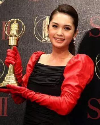 4 in love解散16年了，醜小鴨楊丞琳逆襲成女神其他成員變大媽