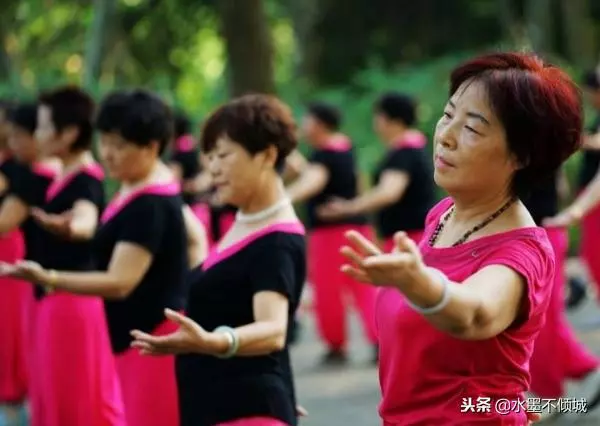婆婆:我只養兒子不看孫子,5年後,媳婦:養老院大門開著呢