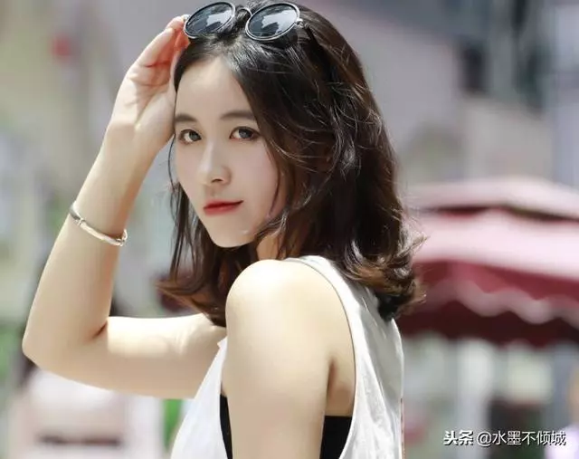 她離婚後一次都沒回去看過兒子,15年後回去送錢,前夫拒絕了