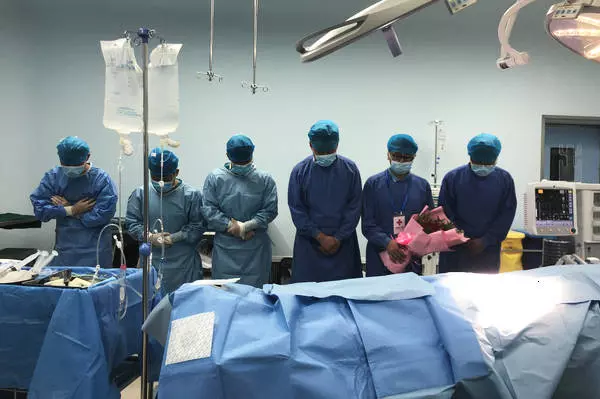 29歲婷婷,年輕媽媽生下寶寶再也沒睜開眼睛,家人含淚捐器官,讓5人獲新生