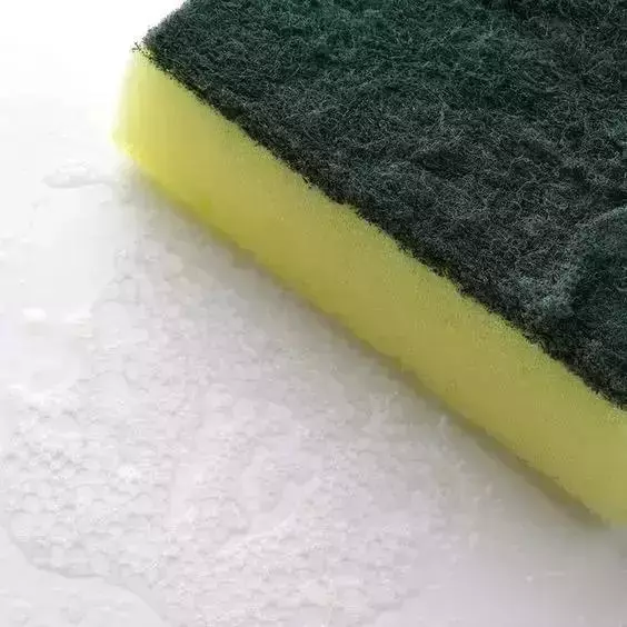 洗衣服忘了掏紙巾,紙屑沾滿衣物?教你一招3分鐘去除紙屑,超實用