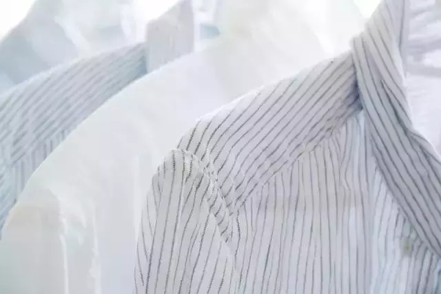 洗衣服忘了掏紙巾,紙屑沾滿衣物?教你一招3分鐘去除紙屑,超實用